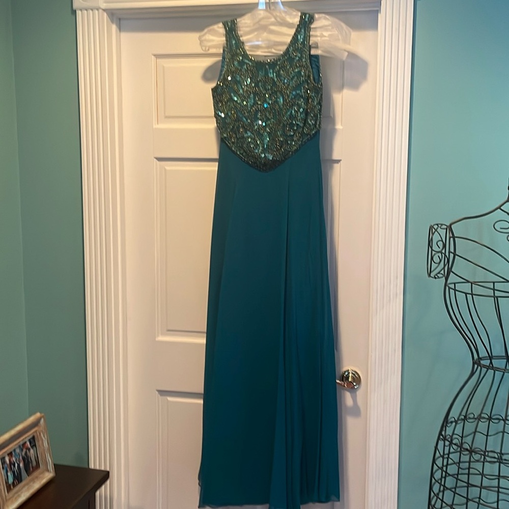 ALYCE  sequined/beaded  Elegant Teal Evening Gown size 6.